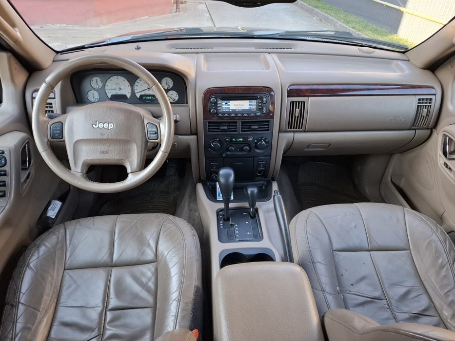 Vand Jeep Grand Cherokee autoutilitara  cu 4 locuri