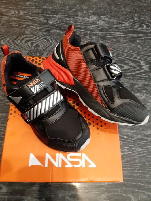 Нови детски маратонки.