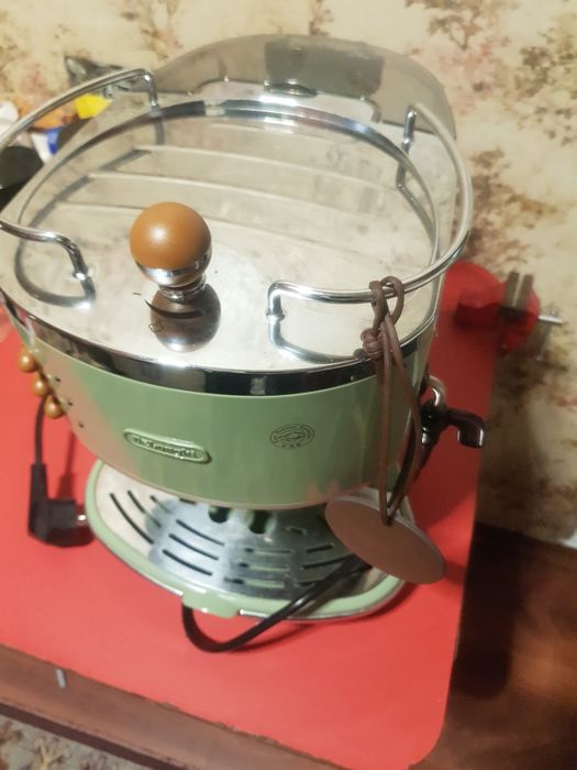 Aparat pentru cafea  Delonghi folosit de cîteva ori