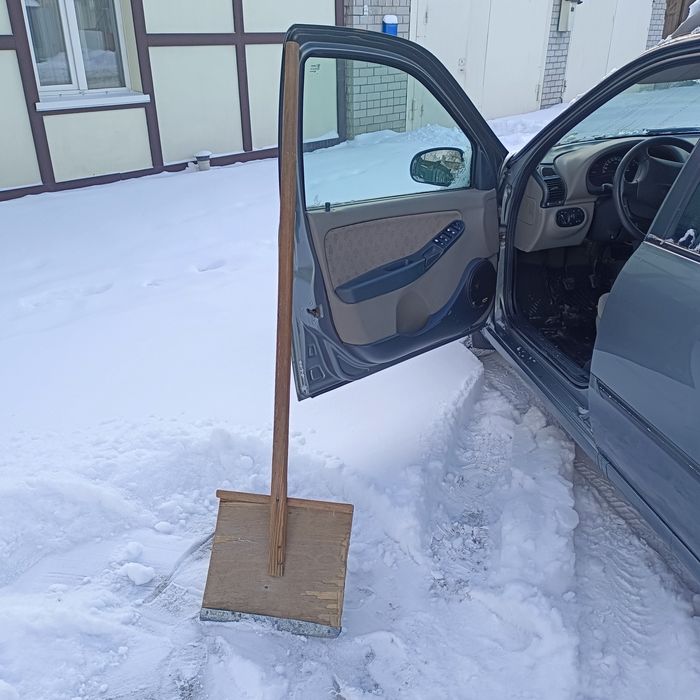 Лопата деревянная для уборки снега