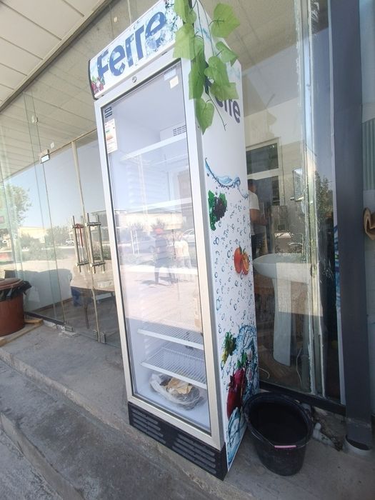 Vetrina muzlatgich Ferre