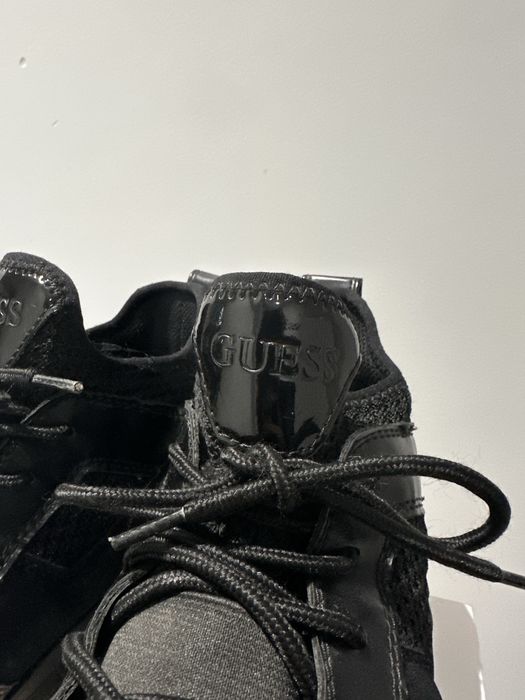 Маратонки GUESS оригинални 42 номер