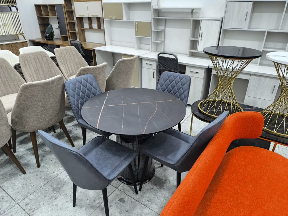 Kuxnniy stol stullar