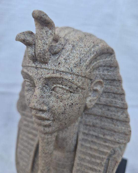 Figurină egipteană bust Tutankhamun din calcar (Lime stone) Colecția Regency, 20cm.