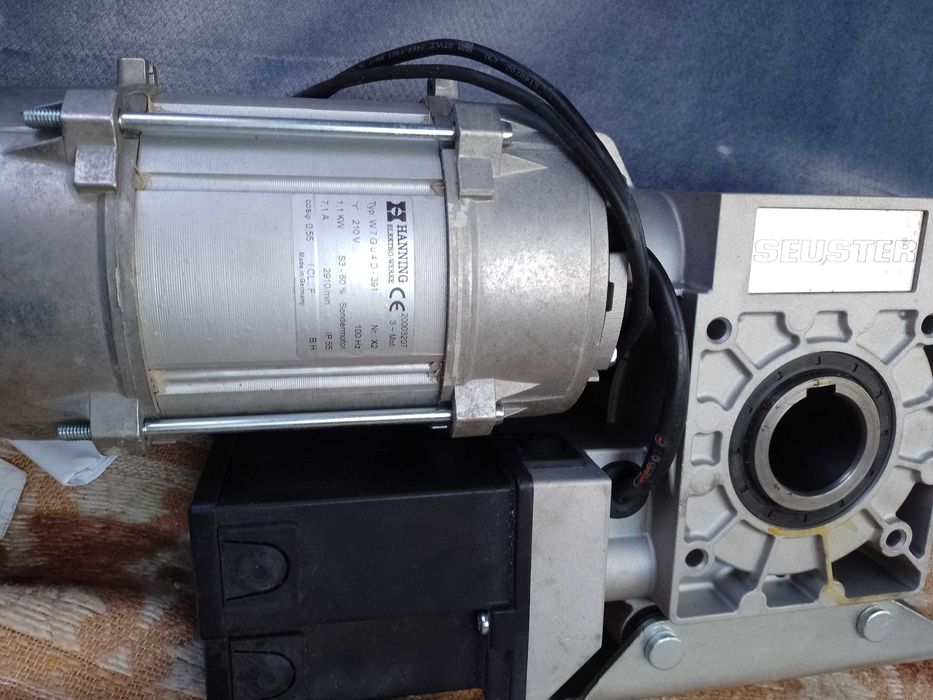 Motor electric pentru ușa industriala