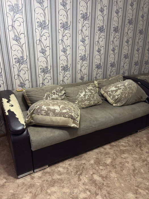 Диван тройка срочно продам