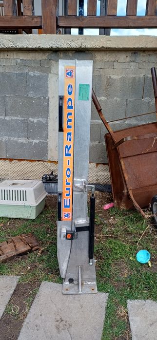 Товарна рампа за  микробус