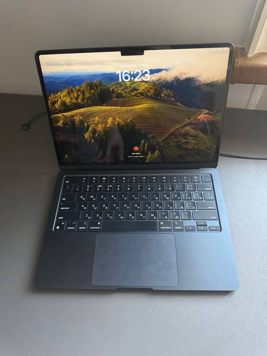 Продаю Macbook air13 M5 16/512  Midnight 2 цикла