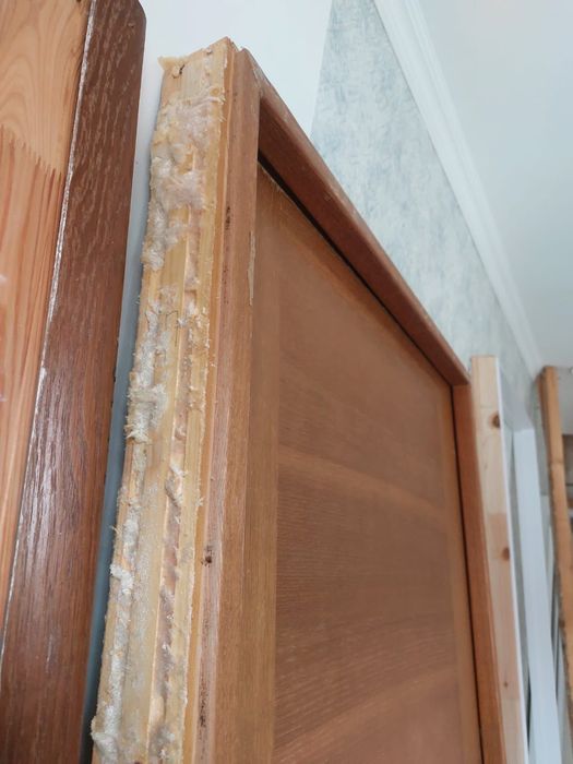 Есіктер 2 шт бар 7000 мыңнан