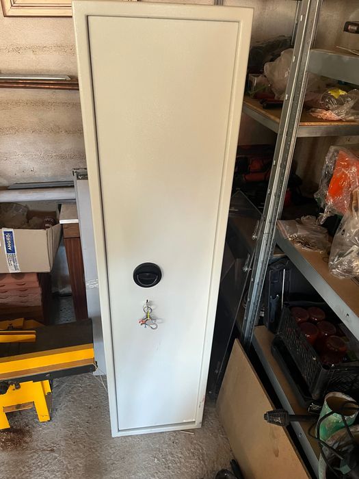 Масивна каса за ловно оръжие