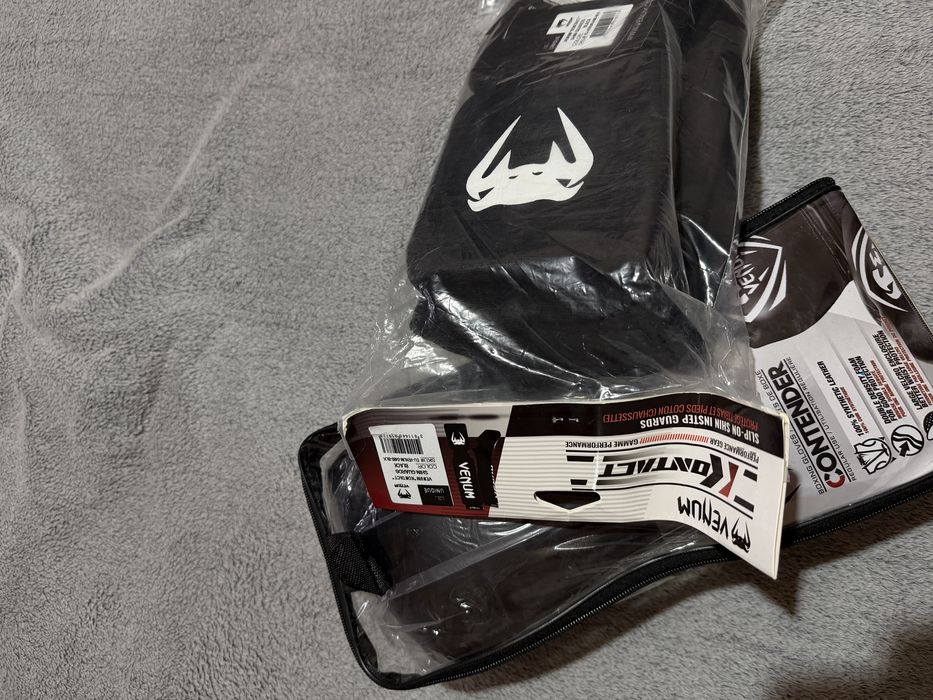 VENUM Contender 12oz + VENUM Kontact шингардове – ЧИСТО НОВИ!