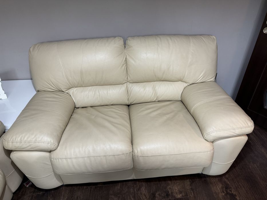 Дивани от естествена кожа.