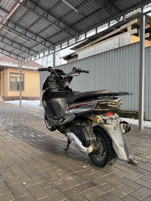 В продаже мопед макси скутер