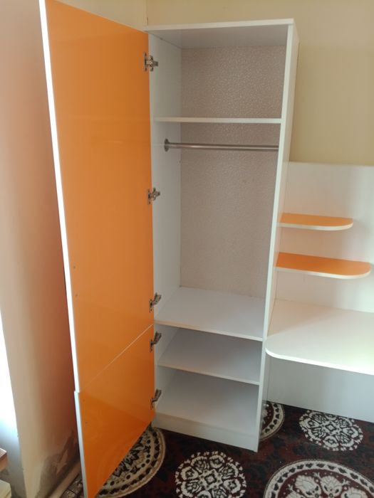 Bolalar krovati shkaf stoli bilan sotiladi