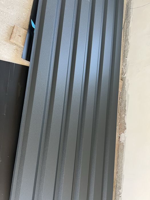 Tablă Cutată Gard H35 Fațadă RAL 7016 gri antracit mat stâlpi aparenți