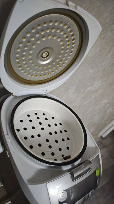 Мультиварка  Philips  в хорошем состоянии срочно продам