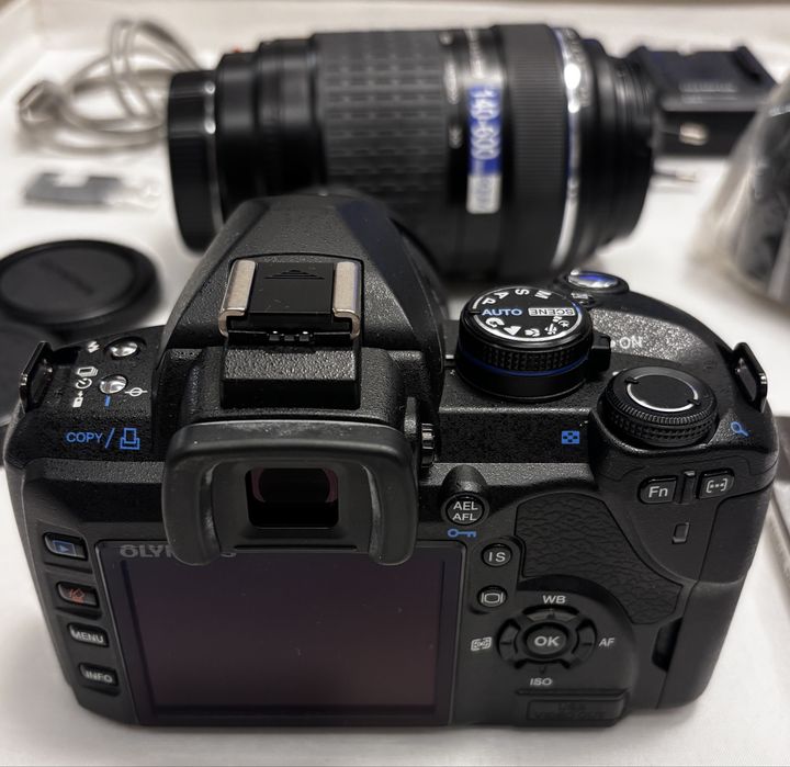 Olympus E-520 Digital SLR Camera si obiectiv ZUIKO DIGITAL