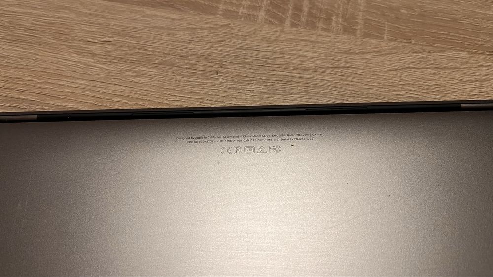 Apple • MacBook Pro 2017 şi MagicMouse