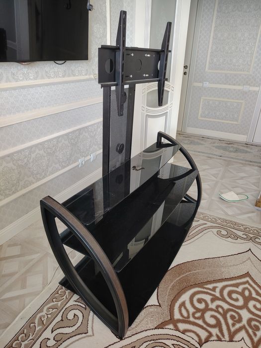Стеклянная TV тумба