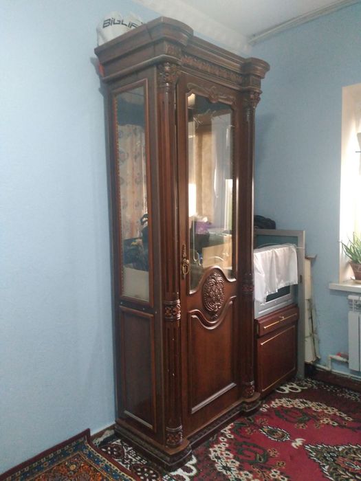 Стенка сотилади срочно