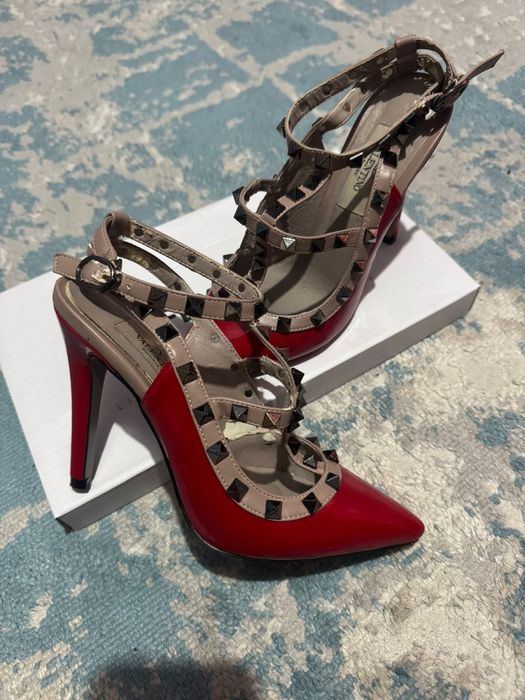 Продам женские туфли