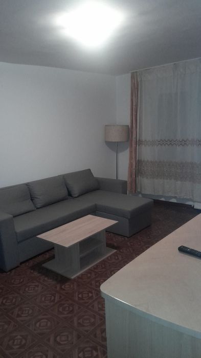 Închiriez apartament cu 2 camere