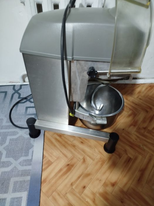 Тестомесильные машинка