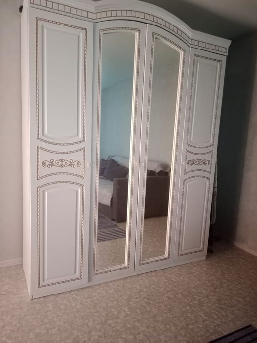 Продам шкаф 4дверный вместительный