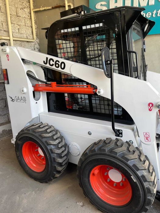 Погрузчик с бортовым поворотом Мини погрузчик  BOBCAT