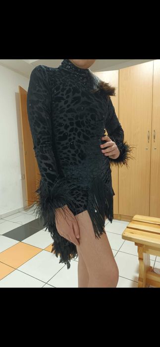 Продавам няколко рокли за спортни танци