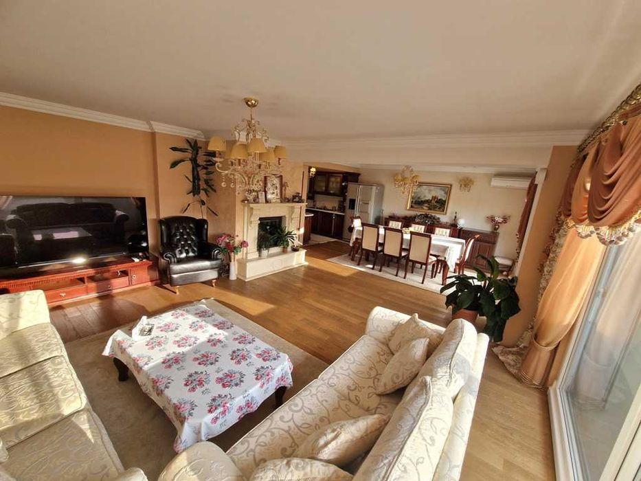 Продава се Тристаен апартамент в Благоевград, Широк център - 124 кв.м за 2097 €/кв.м - Снимка #2