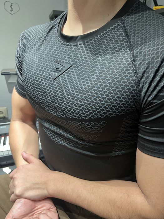 GYMSHARK рашгард