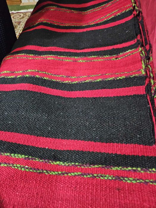 Автентични ръчно тъкани кувертюри и черги