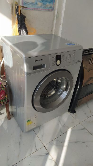 Kir yuvish mashinasi sotiladi