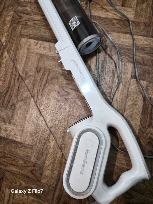 Пылесос вертикальный Xiaomi Deerma Vacuum Cleaner DX700. БУ.