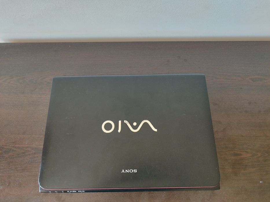 Лаптоп Sony Vaio - 14 инча , 8GB рам, 4 часа батерия, 120GB SSD