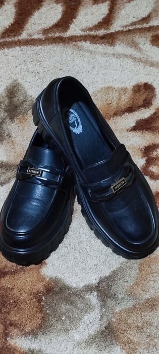 Продаю обувь 39 размер