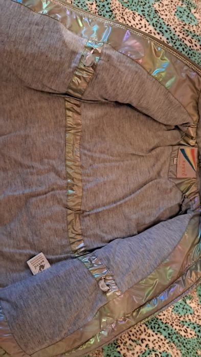 Продаётся курточка на девочку.