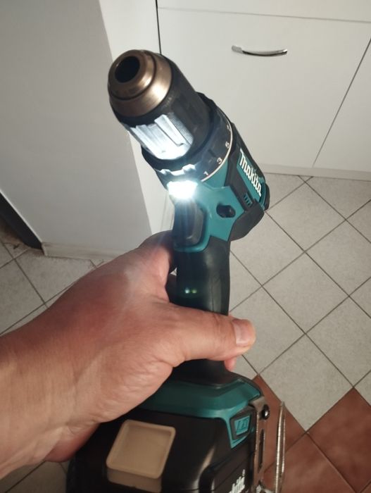 Почти нов винтоверт на макита