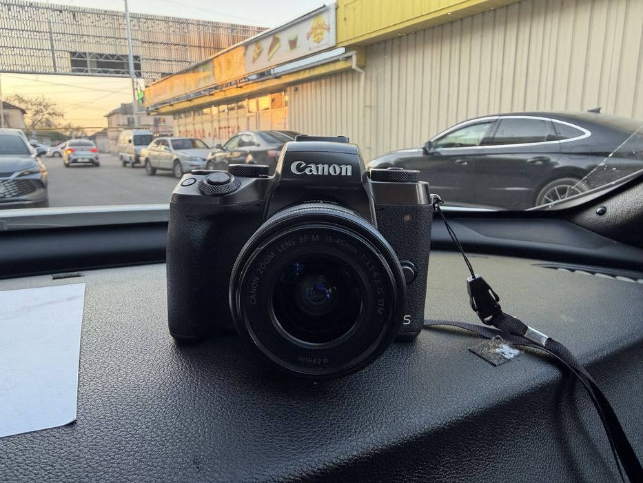 Фотоаппарат Canon EOS M5