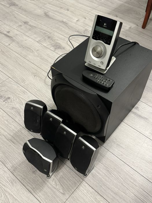 Sistem logitech z5500 5.1 cu hub defect!!