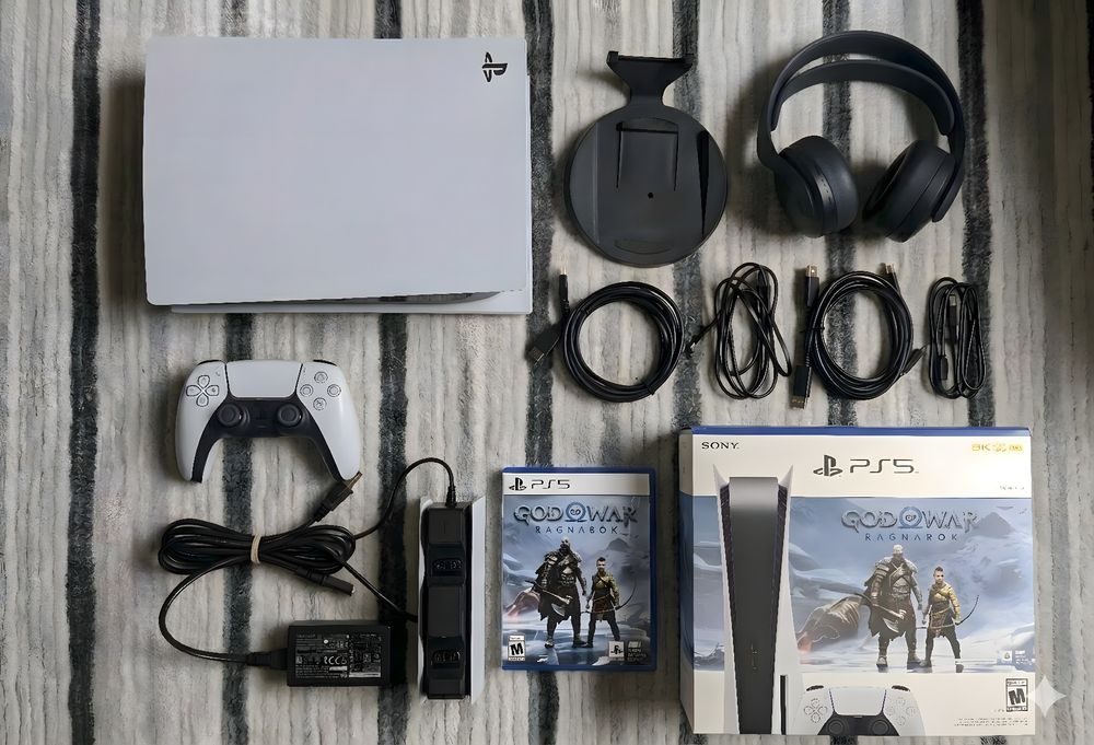 PS5 Disk Edition (God of War Ragnarok) + Pulse 3D + аксесоари | Като нова, пълен комплект