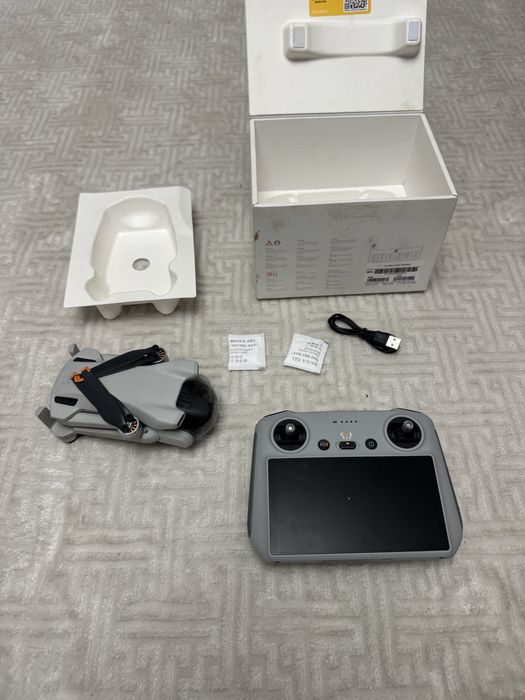 Дрон DJI Mini 3 DJI RC белый