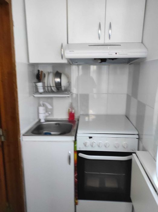 Garsonieră / Cameră modernă cu baie, bucătărie și acces la curte – Toate utilitățile incluse!