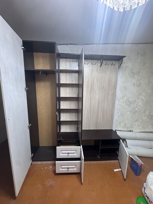 Продам прихожий шкаф
