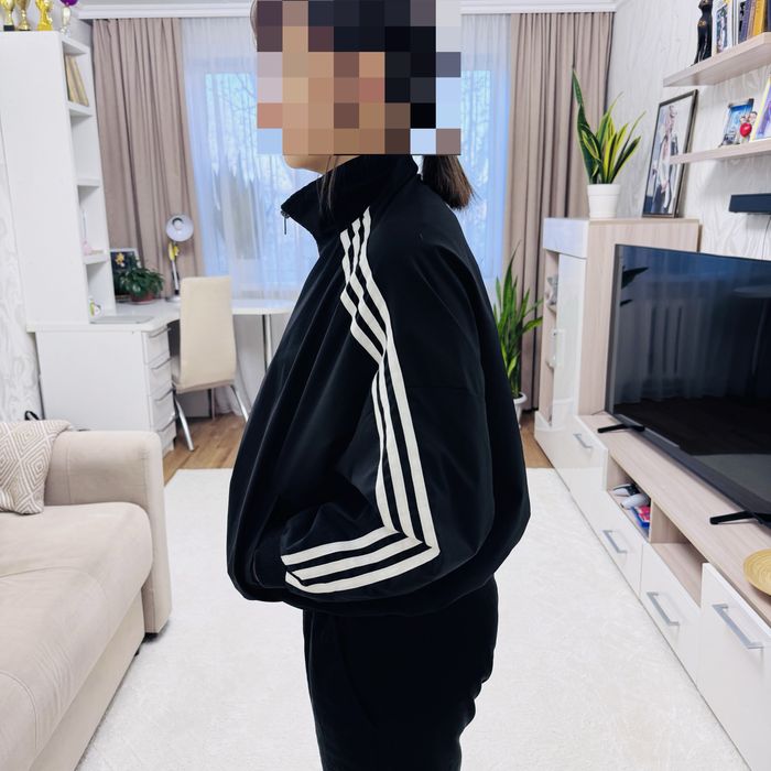 Ветровка женская