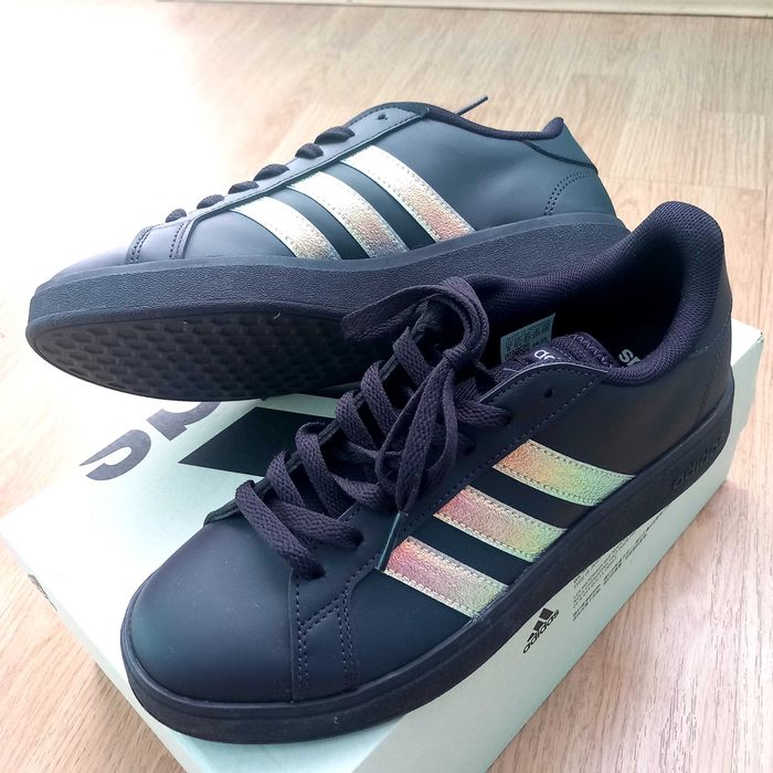 Маратонки adidas,40 номер