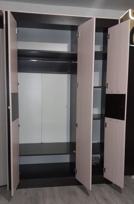 Шкафы для одежды