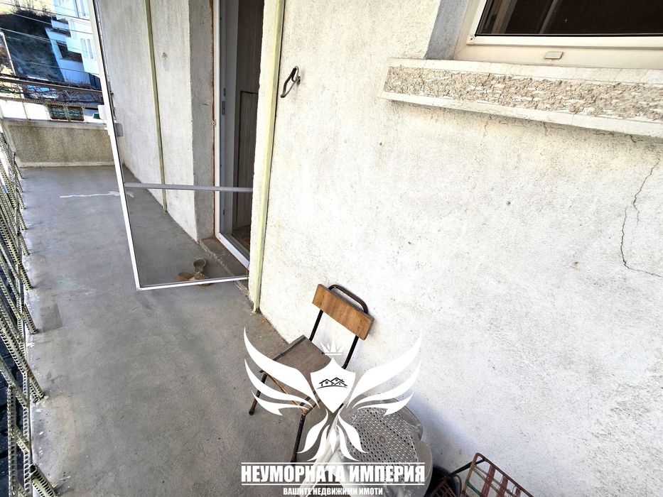 Продавам тристаен и двустаен 176РЗП с гараж в гр.Асеновград, кв.Изток