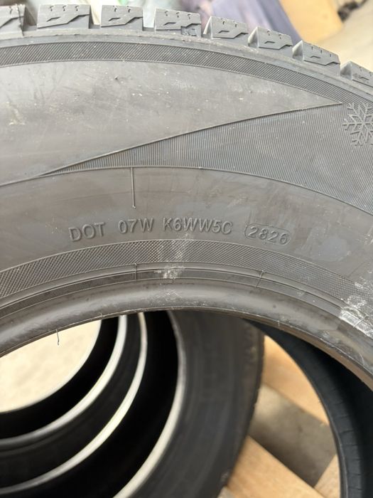 Нови зимни гуми  DELINTE 225/70/15C